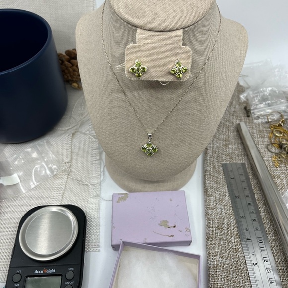 Vintage Sterling Silver Natural Green Peridot Gemstone Necklace & Earring Set - Picture 14 of 17